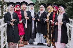 FOTO GRUP WISUDA/GRADUATION DI TEMPAT (JABODETABEK)