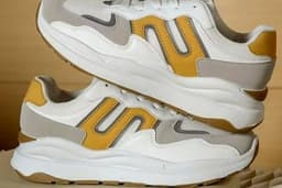 Membuat sneakers dan sandal pria wanita dengan cara costume 