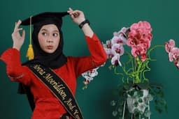 model foto katalog wisuda