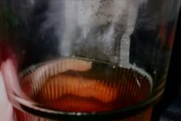setengah gelas teh hangat