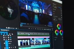 Editing Video Sosial Media Bisnis