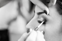 Penata rias / makeup artist